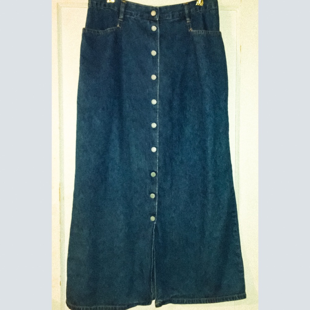 NY & Company Long Button Up Ladies Skirt 🧵